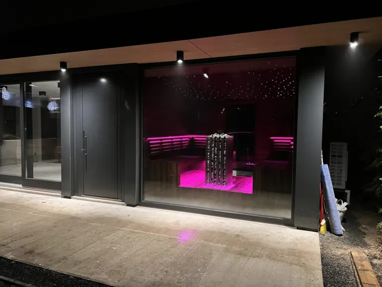 LED világítás az Aura Terra kültéri szaunán