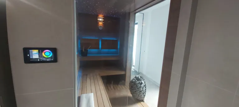 Az Aura Terra kültéri szauna RGB LED világítása vezérlővel