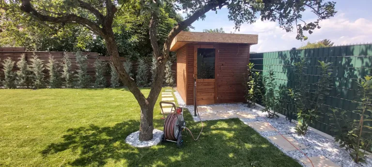 Az Elysium Terra 250x200 kerti szauna oldalnézetből